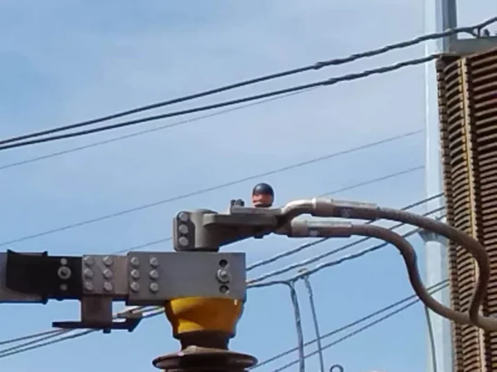 Sensor RADEXA instalado: punto de contacto de seccionador, alta tensión · 115 kv