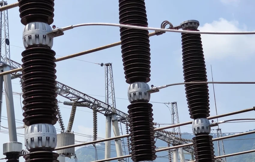 Sensor RADEXA instalado: transformador de potencial, alta tensión · 115 kv