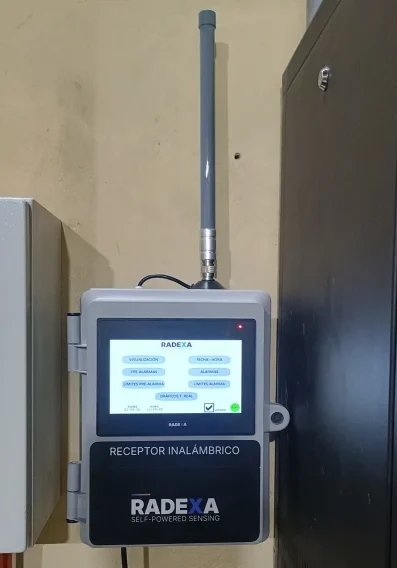 Receptor inalámbrico RADEXA en una sala eléctrica
