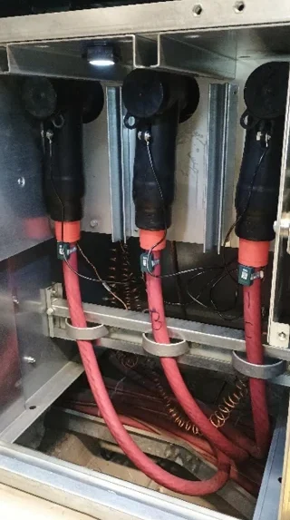 Sensores RADEXA instalados en los terminales de celdas de media tensión