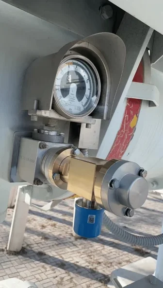 Sensor RADEXA SF6 instalado en un interruptor de potencia