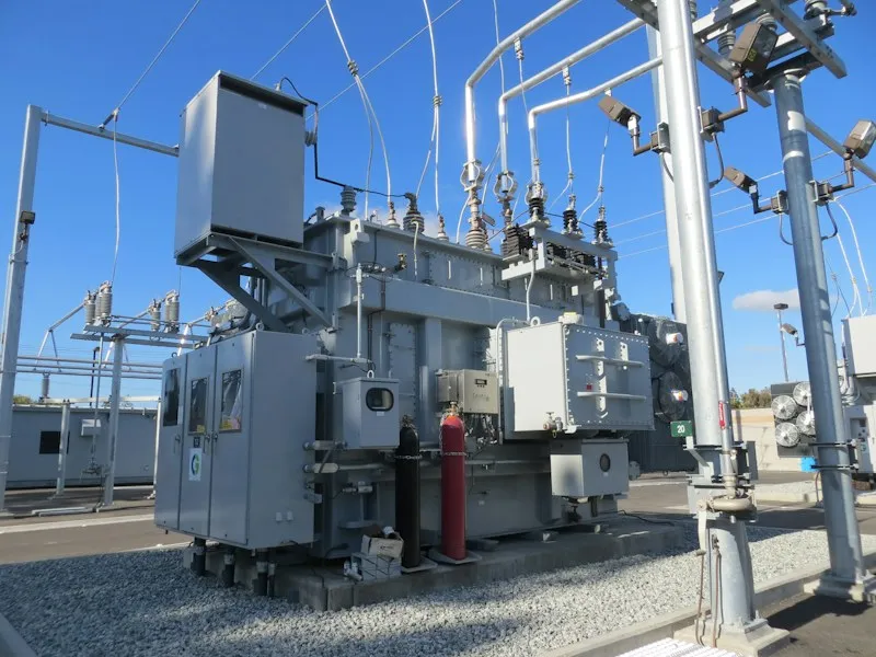 Transformador en una subestación eléctrica